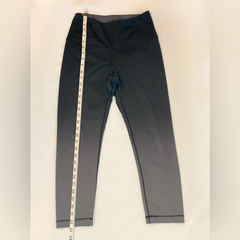 Cropped Activewear Leggings Set — 2 Pairs (Used) - Picture 10 of 11
